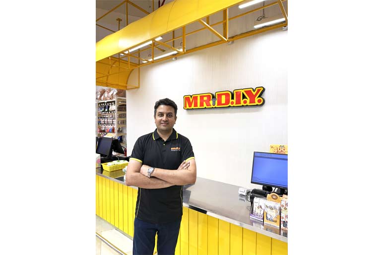 Mr.-Vikas-Gupta,-Group-CEO,
